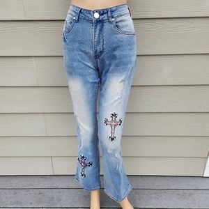 CZVEVOY | Distressed Embroidered Cross Bootcut Jeans